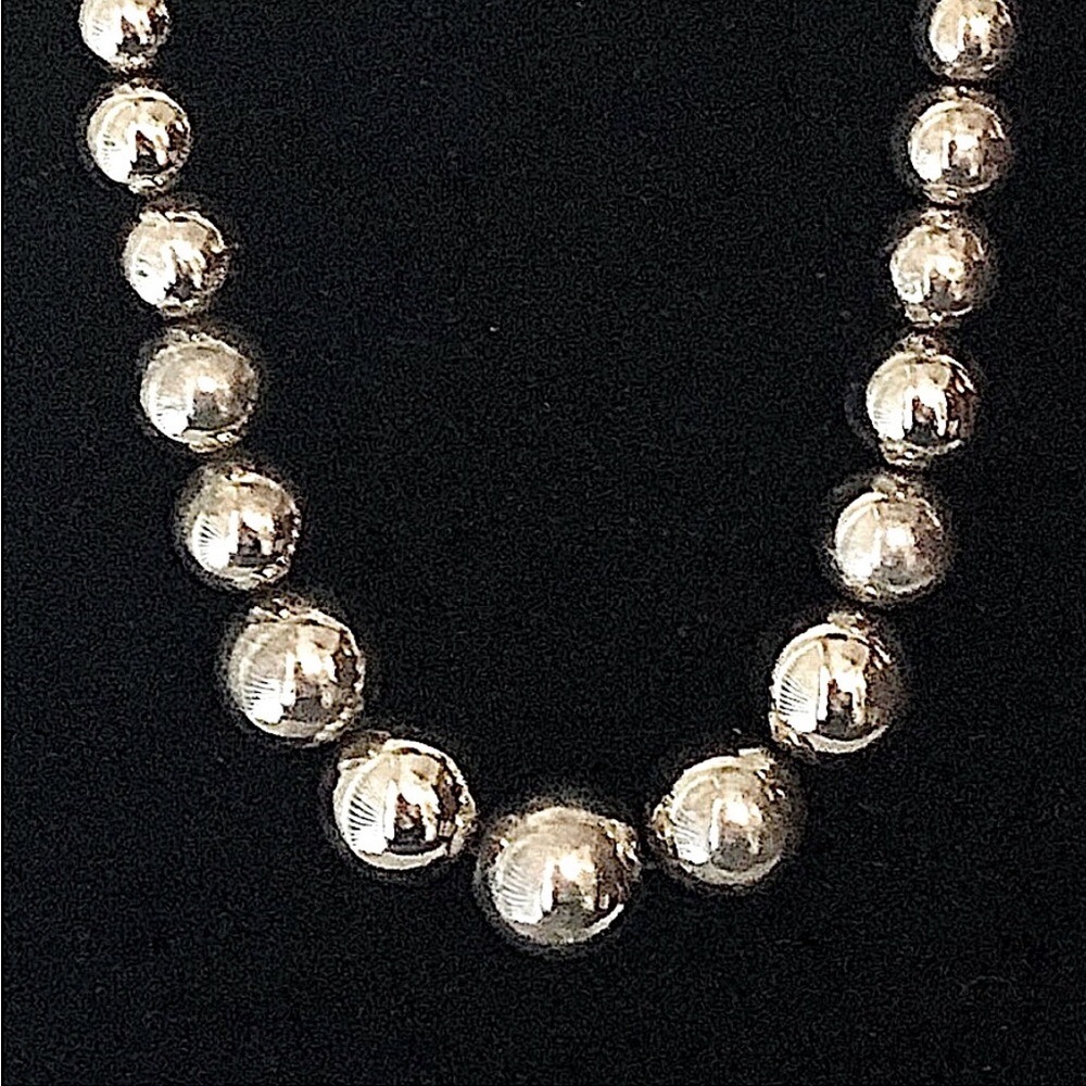 $468  Vintage 24" Graduated Sterling Bead Estate Necklace  Approximately 75 Gr. - Picture 4 of 5